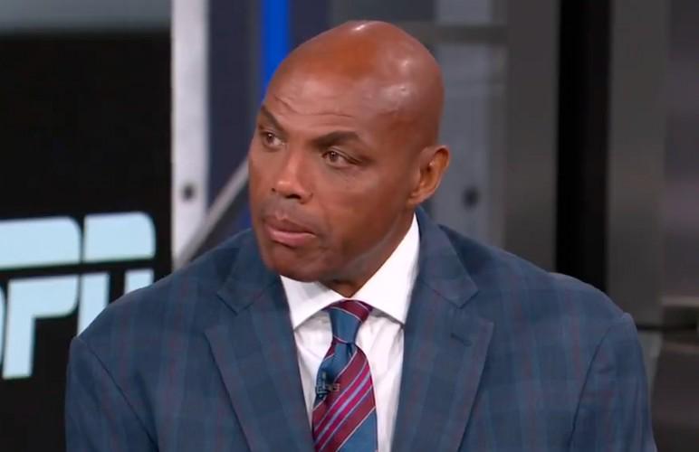 8868体育官网-巴克利：阿德巴约该庆幸他在2026年打球，在过去我们会“杀”了他